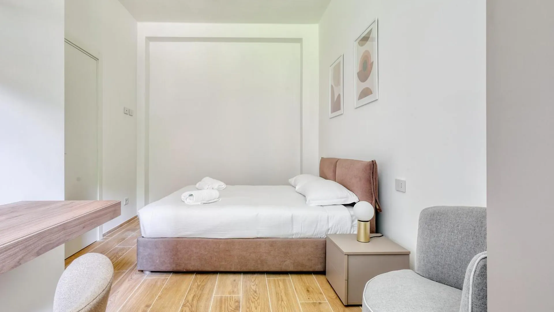 Joivy Delightful 1-Bed Flat Near Navigli Canals Milán 0*,