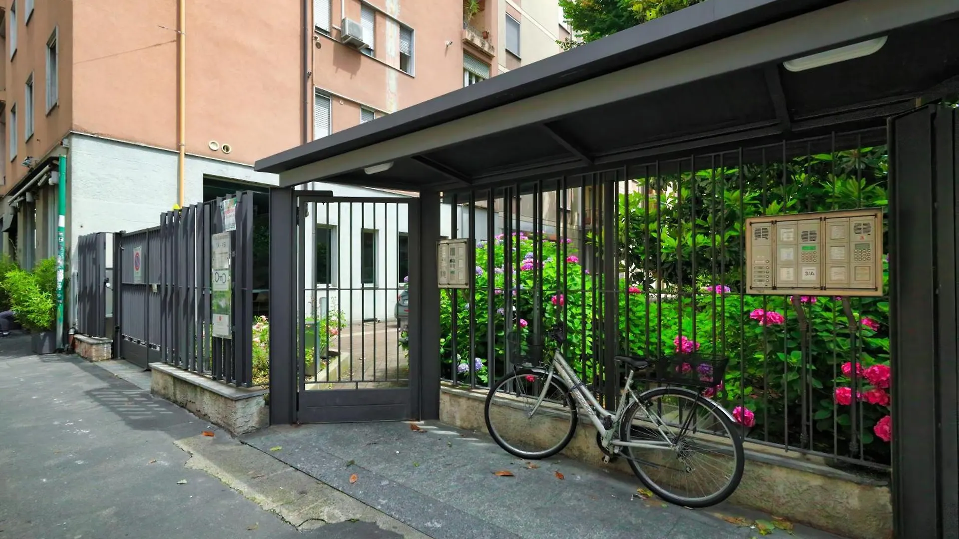 Joivy Delightful 1-Bed Flat Near Navigli Canals Milano Lägenhet